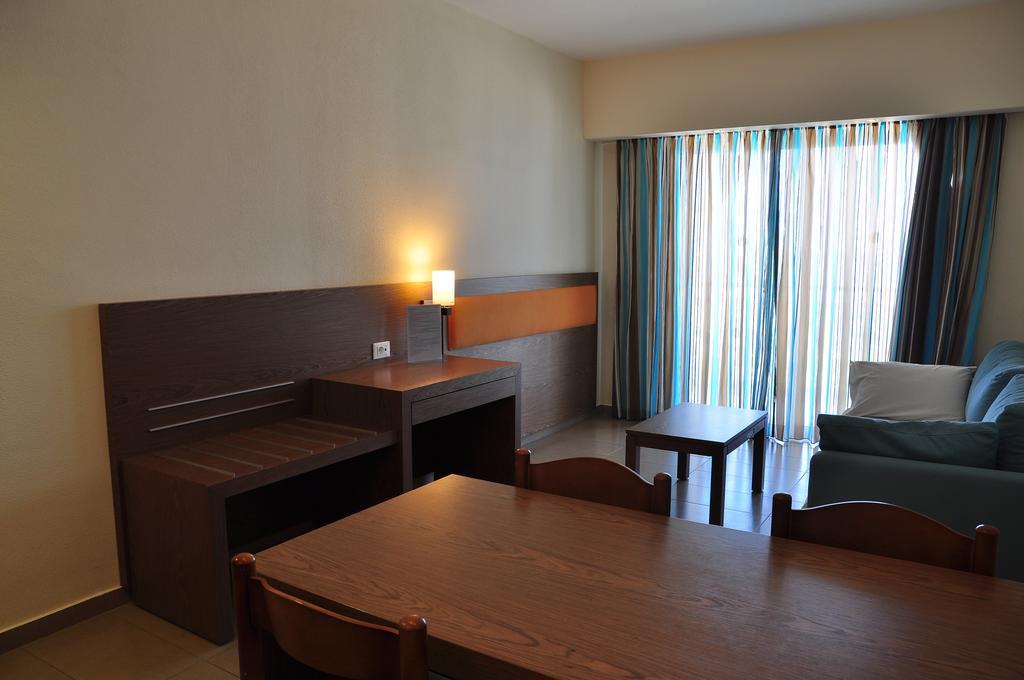 Sea Melody Beach Hotel Apartments เอียลิซอส ห้อง รูปภาพ