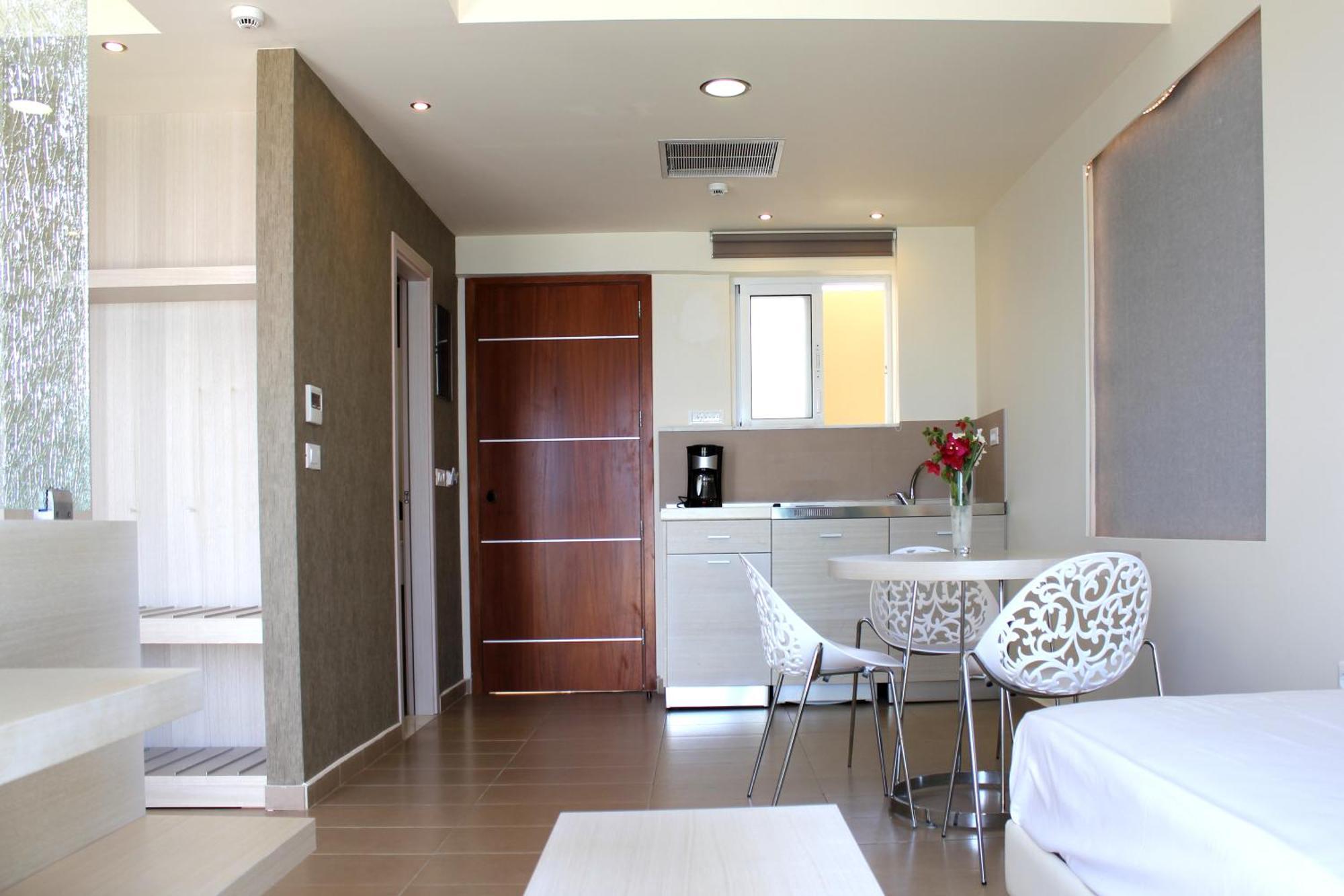 Sea Melody Beach Hotel Apartments เอียลิซอส ภายนอก รูปภาพ