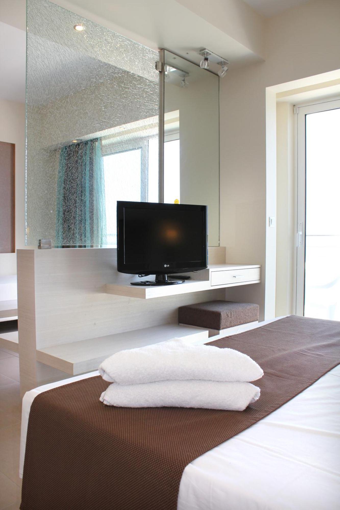 Sea Melody Beach Hotel Apartments เอียลิซอส ภายนอก รูปภาพ