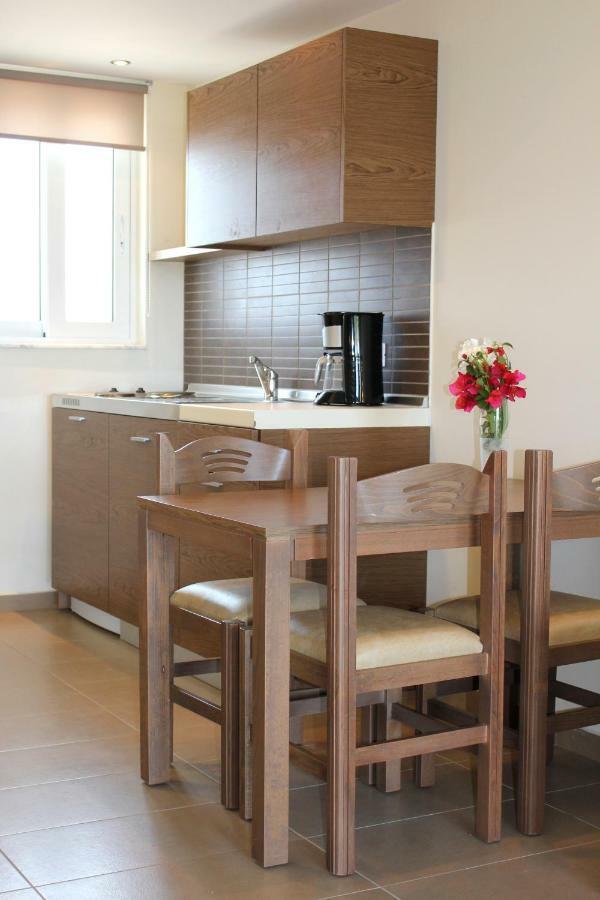 Sea Melody Beach Hotel Apartments เอียลิซอส ภายนอก รูปภาพ
