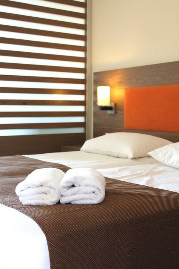Sea Melody Beach Hotel Apartments เอียลิซอส ภายนอก รูปภาพ