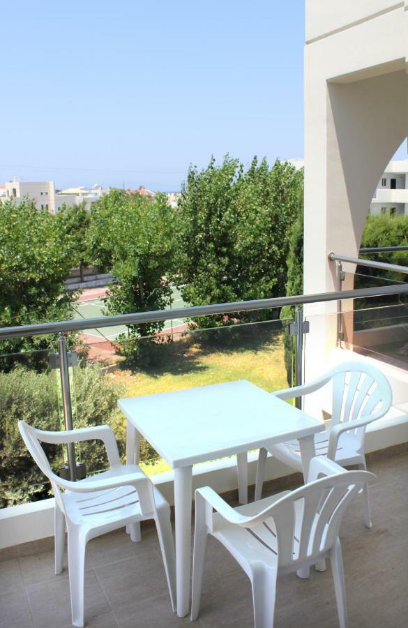 Sea Melody Beach Hotel Apartments เอียลิซอส ภายนอก รูปภาพ