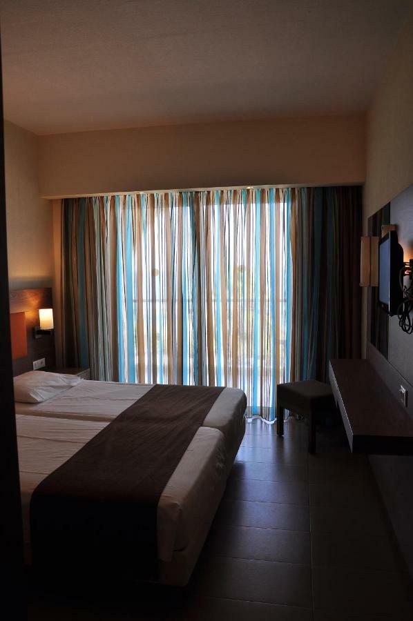 Sea Melody Beach Hotel Apartments เอียลิซอส ภายนอก รูปภาพ